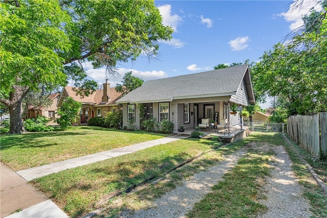 view of front facade featuring covered porch and a front yard