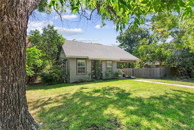 view of front of home featuring a front yard