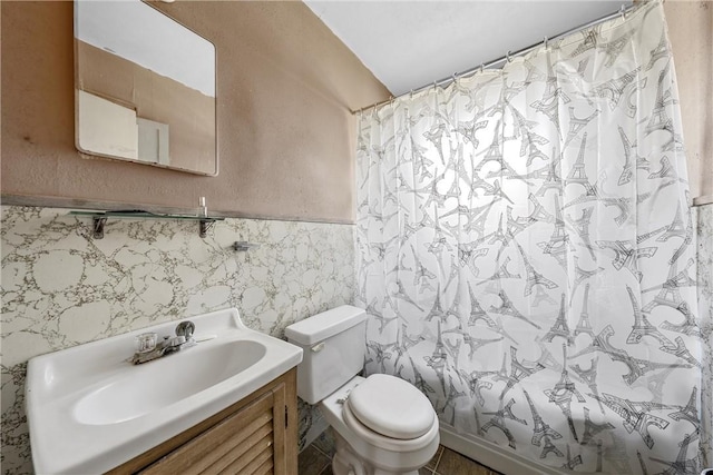 full bath with toilet, wainscoting, and vanity