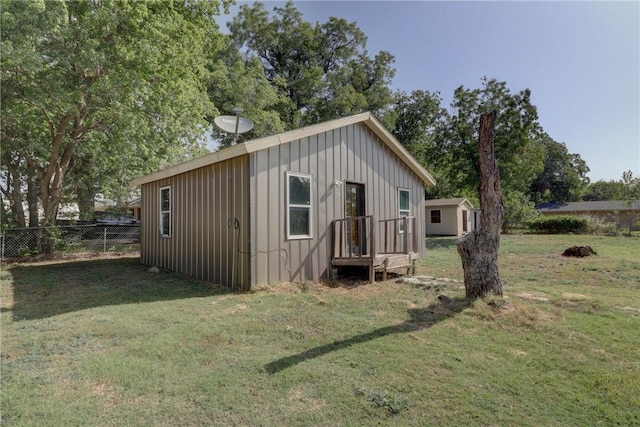 exterior space featuring a yard