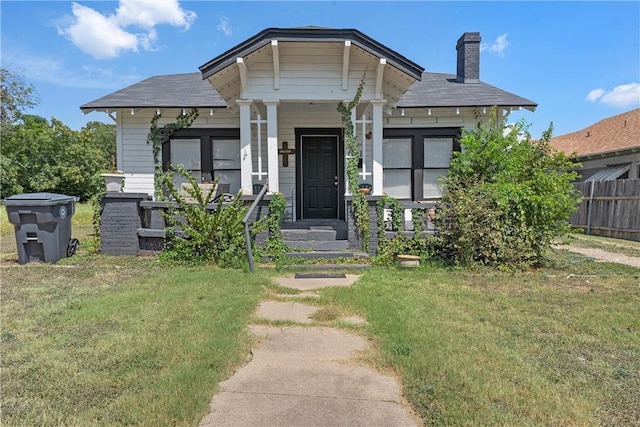 view of front of property with a front lawn