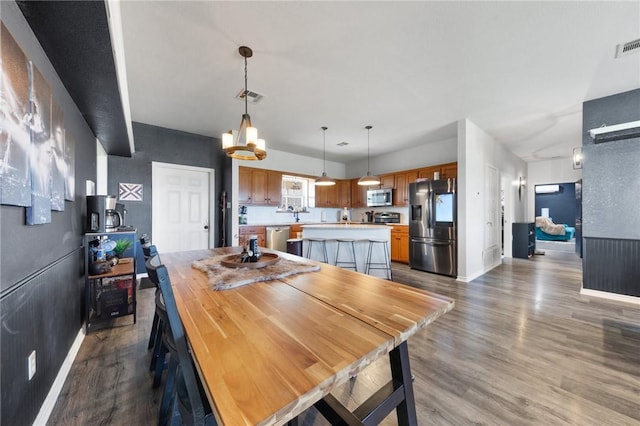 dining room featuring dark wood-style floors, baseboards, and visible vents