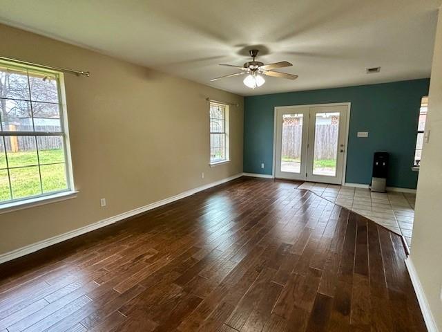 unfurnished room with dark wood-type flooring and ceiling fan