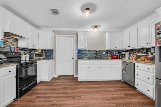 kitchen with dark wood-style floors, a sink, black range with electric cooktop, and stainless steel dishwasher