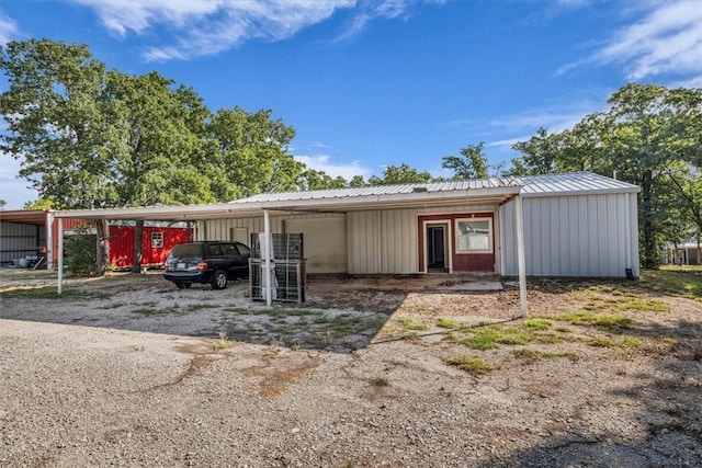 view of front of property with metal roof