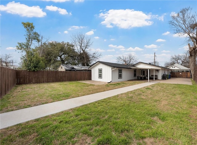 view of front of home with a front lawn and a fenced backyard