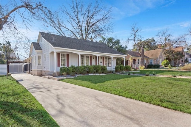 single story home featuring a front yard