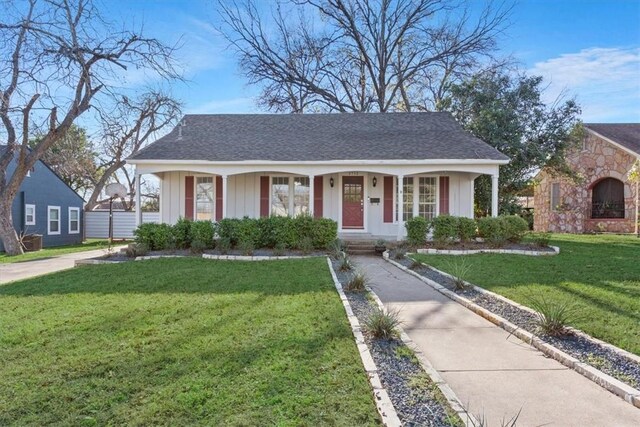 view of front of home with covered porch and a front yard