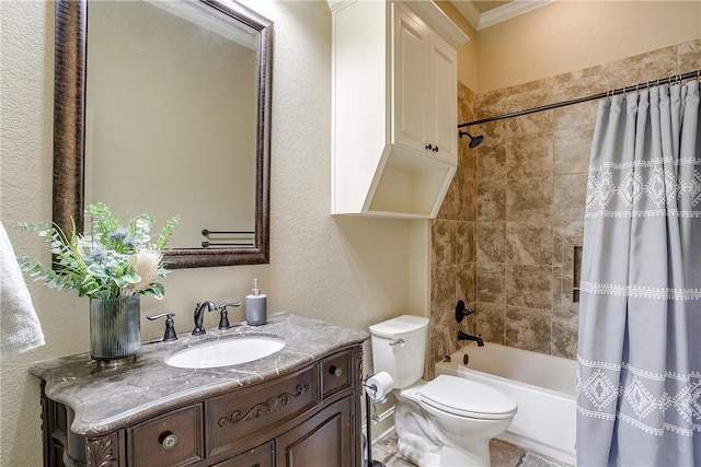 full bathroom with shower / bath combo with shower curtain, vanity, toilet, and ornamental molding