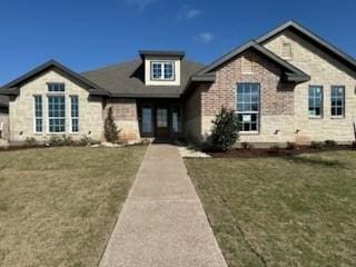 view of front of home featuring a front lawn