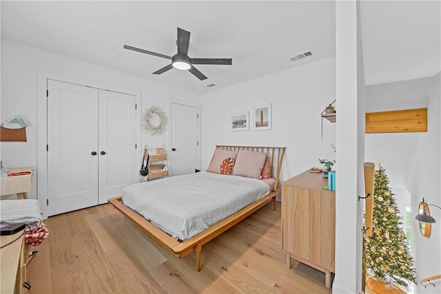 bedroom featuring a closet, light hardwood / wood-style floors, and ceiling fan