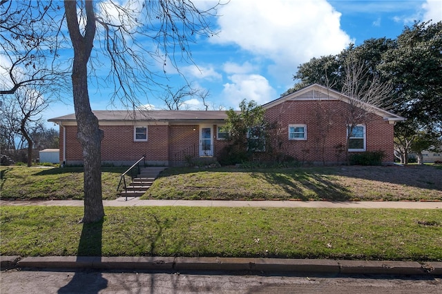 ranch-style house featuring a front yard