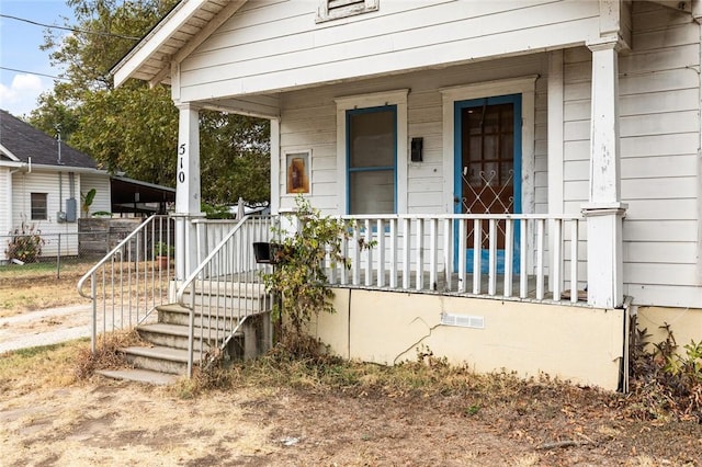 entrance to property featuring a porch