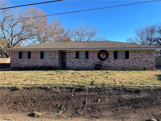 single story home featuring a front yard