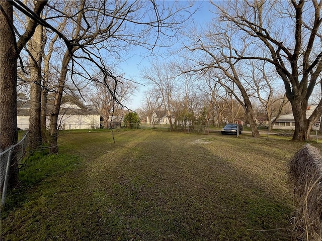 Listing photo 3 for 211 E Trinity St, Groesbeck TX 76642