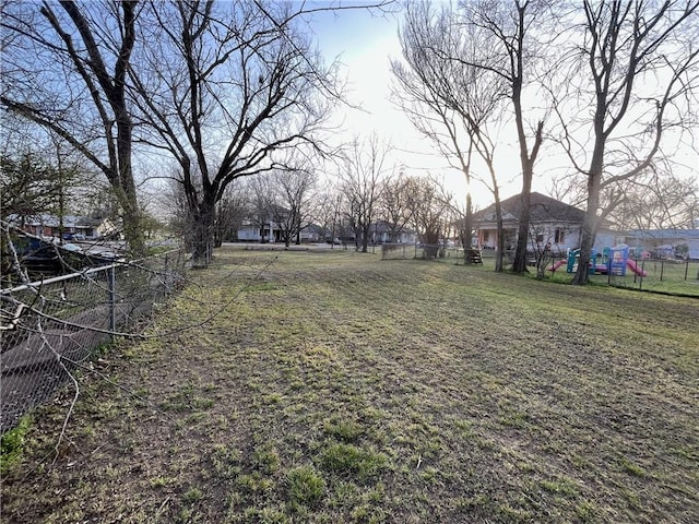 Listing photo 2 for 211 E Trinity St, Groesbeck TX 76642