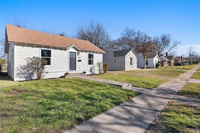 view of front of house with a front yard