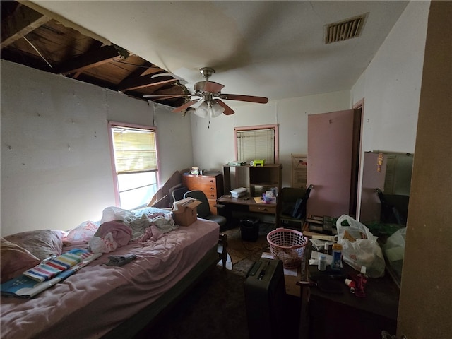 bedroom featuring ceiling fan