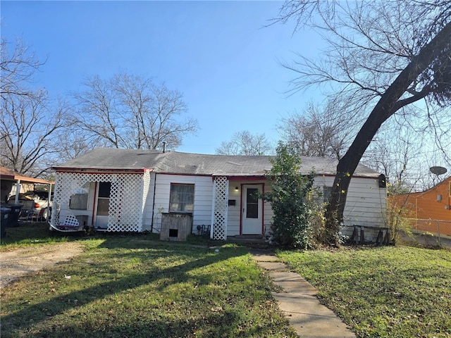 view of front facade with a front lawn