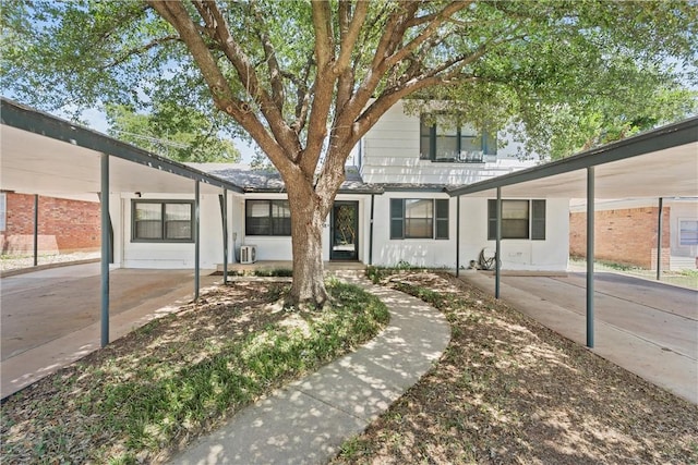 view of front facade with a carport