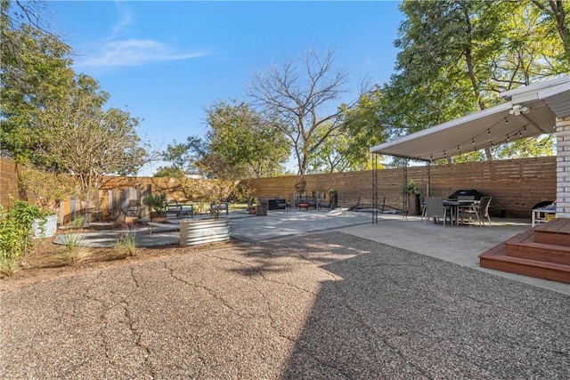 view of yard featuring a patio