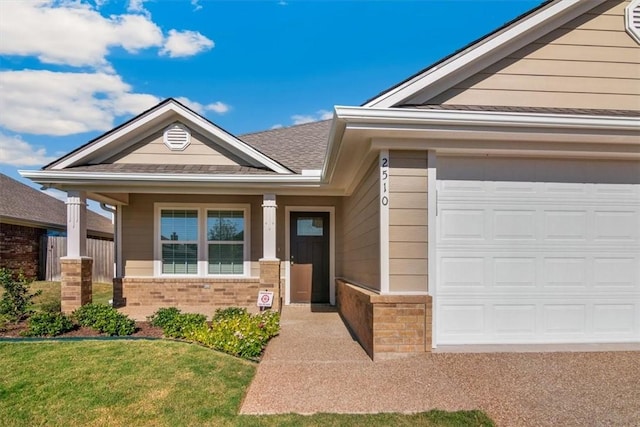 view of front of home featuring a garage and a front yard