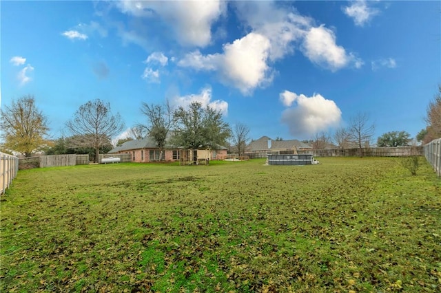 view of yard with a swimming pool