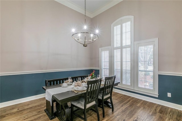 dining room featuring a notable chandelier, dark hardwood / wood-style floors, and crown molding