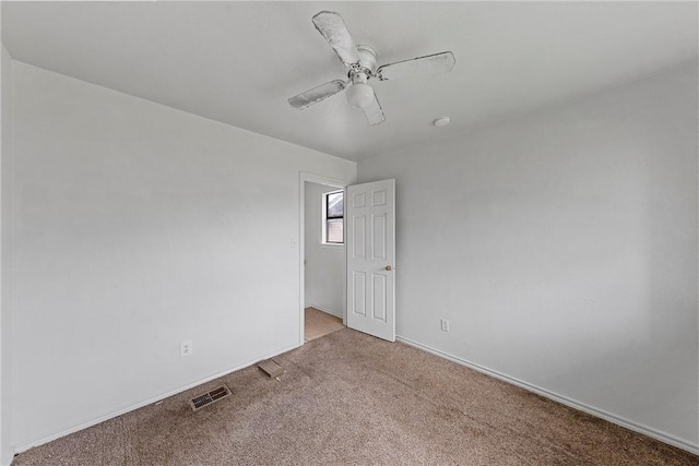 carpeted spare room featuring ceiling fan