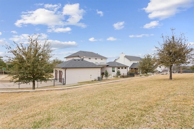 view of front of home featuring a front lawn