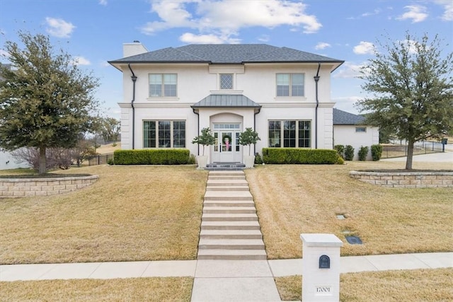 view of front of property featuring a front yard