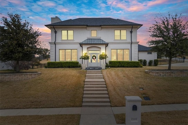 view of front facade with a yard