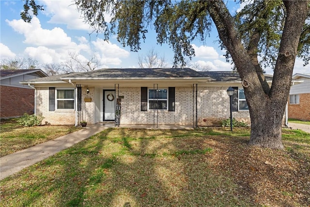 ranch-style house featuring a front yard and covered porch