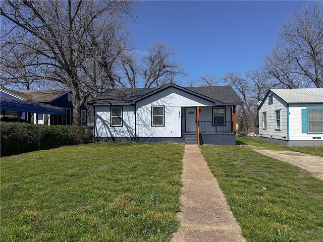 bungalow featuring a shingled roof, a porch, and a front yard