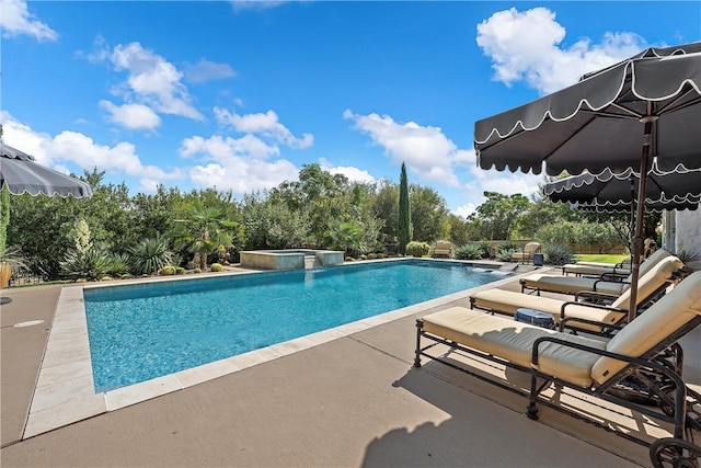 view of swimming pool with an in ground hot tub and a patio area