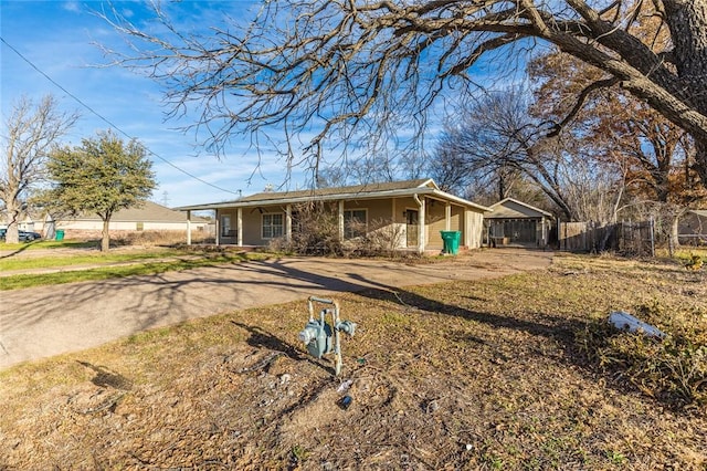 ranch-style home with a porch