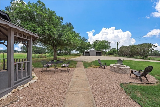 view of yard featuring a fire pit