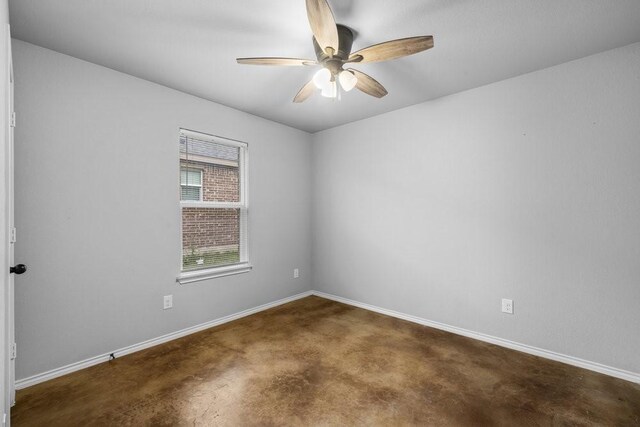 empty room featuring ceiling fan