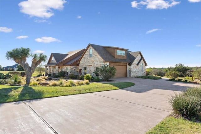 view of front of home featuring a front yard