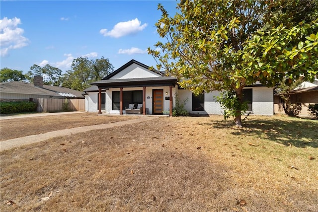 view of front facade with covered porch and a front yard