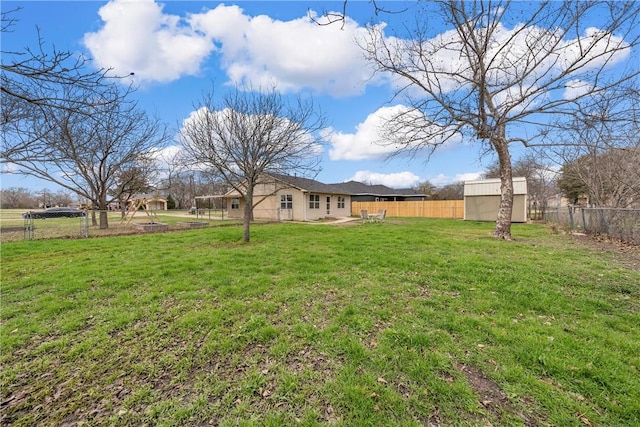 view of yard featuring a storage unit