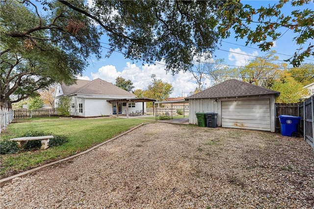 view of yard with a garage and an outdoor structure