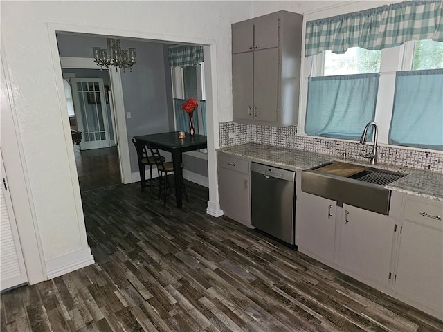 kitchen featuring dishwasher, sink, tasteful backsplash, dark hardwood / wood-style floors, and gray cabinets