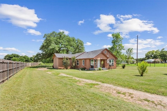 view of front of home featuring a front yard