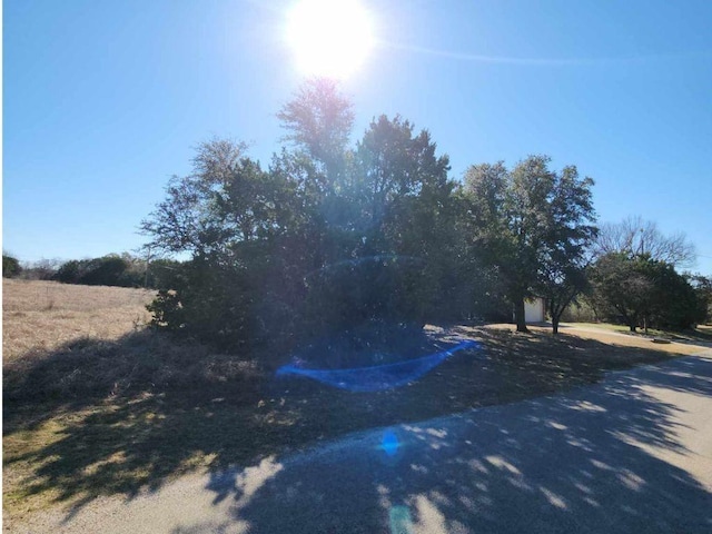 Listing photo 3 for 7124 Cedar Valley Dr, Whitney TX 76692