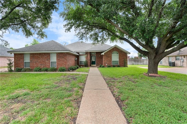 ranch-style home featuring a front lawn