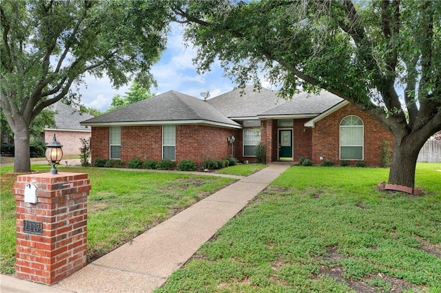 ranch-style house featuring a front yard