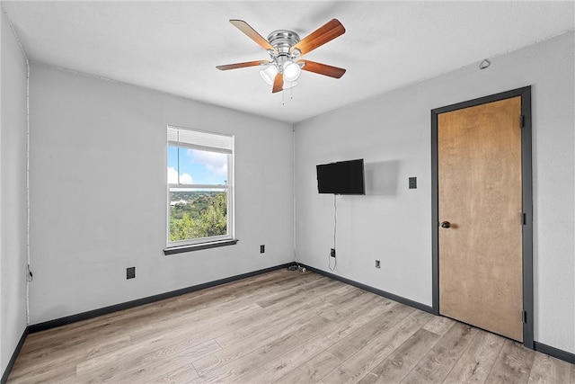 unfurnished room featuring light wood-type flooring and ceiling fan