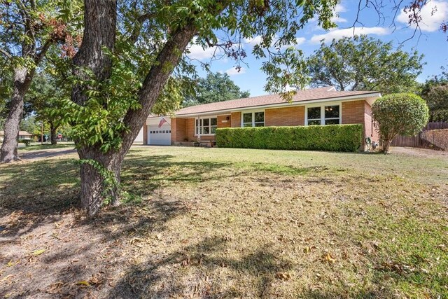 ranch-style home with a front yard