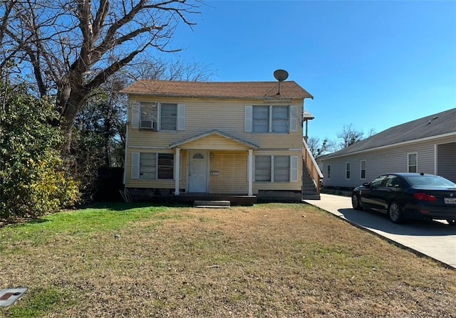 view of front of house featuring a front lawn